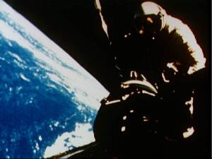 Gordon se cans demasiado pronto durante su estancia extravehicular (Foto: NASA)