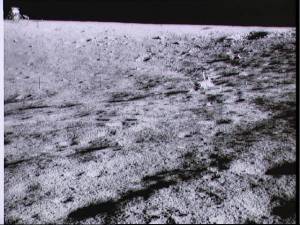 Una panormica en la que se aprecian el mdulo lunar y la sonda Surveyor-3 (Foto: NASA)