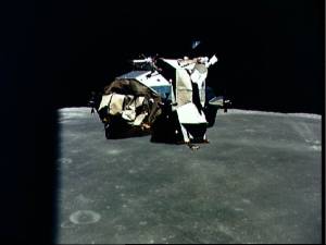 El mdulo lunar se dispone a acoplarse a la cpsula Apolo (Foto: NASA)