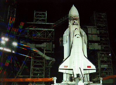 Buran, junto a su lanzador Energiya (Foto: MM)