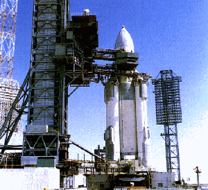 El primer Energiya, poco antes del despegue con su carga Polyus (Foto: Mark Wade)