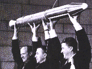 Von Braun celebra el xito del Explorer-1 (Foto: NASA)