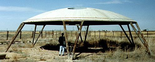 Otro parasol construido con una pieza de un N-1 (Foto: Mark Wade)