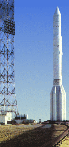 Un Proton-K/D espera su lanzamiento desde Baikonur (Foto: Mark Wade)