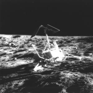 As vieron al Surveyor-3 los astronautas del Apolo-12 (Foto: NASA)